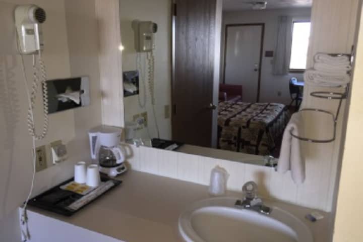 Room 119 of 408