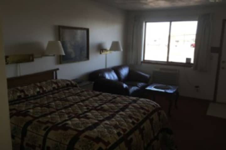 Room 332 of 408