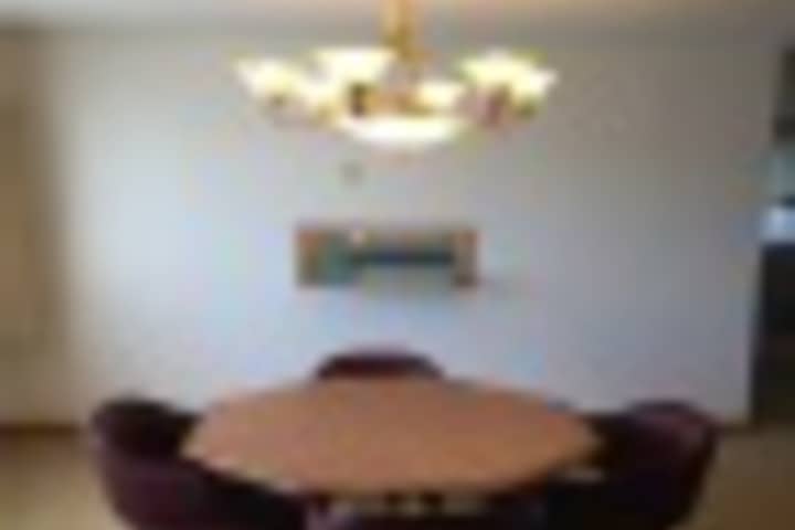 Room 207 of 408
