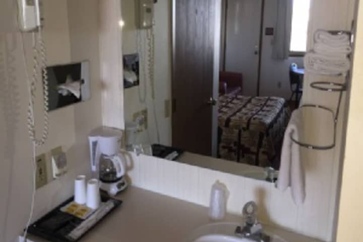 Room 117 of 408