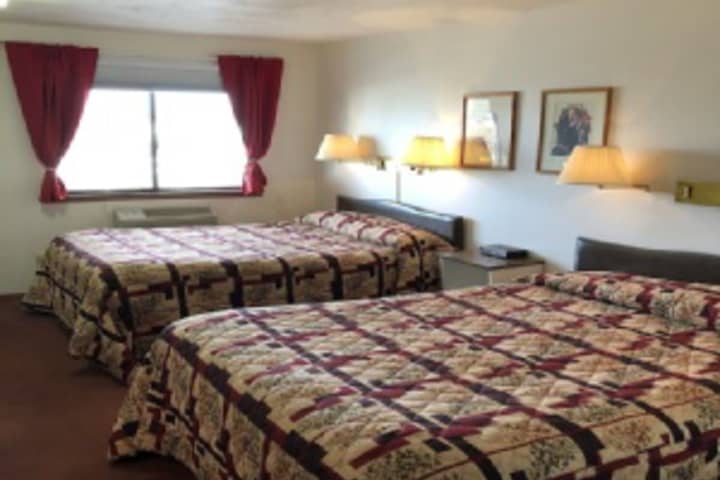 Room 93 of 408