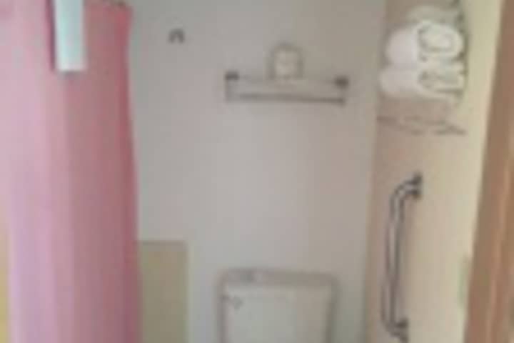 Room 305 of 408
