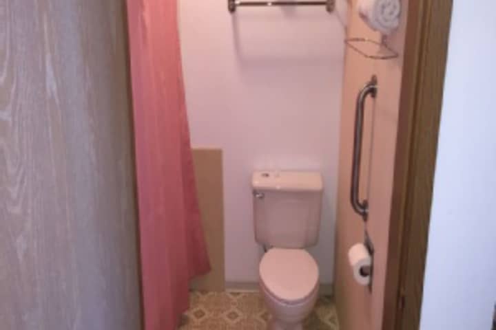 Room 393 of 408