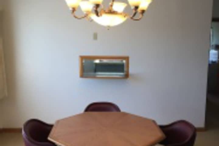 Room 211 of 408