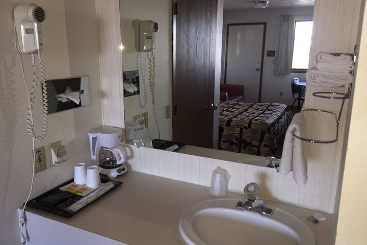 Room 110 of 408