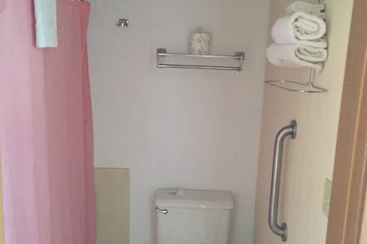 Room 302 of 408