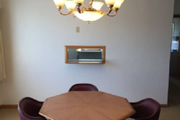 Room 215 of 408
